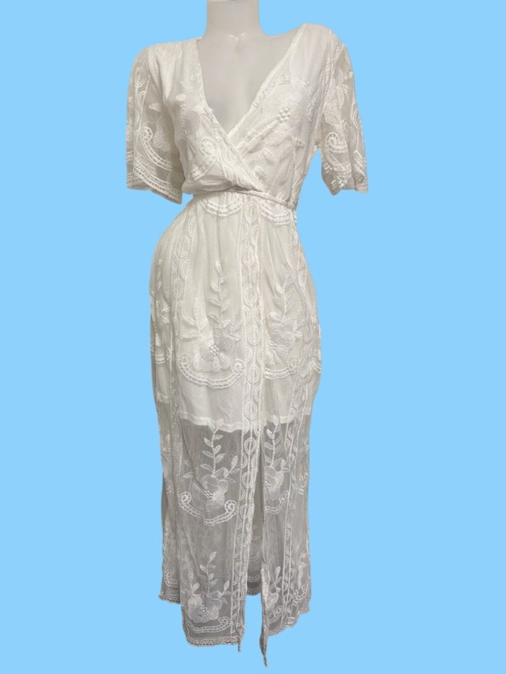 White Embroidered Lace Maxi Dress With Short Sleeves V Neckline Size Large